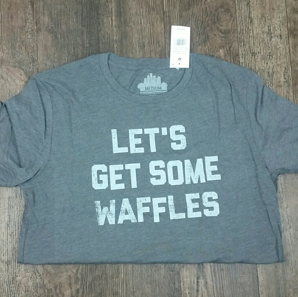 Graphic T-shirt. NWT  Gray. Size Medium